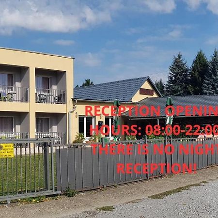 Grill Terasz Etterem Es Szallashely Mezokovesd Exterior photo
