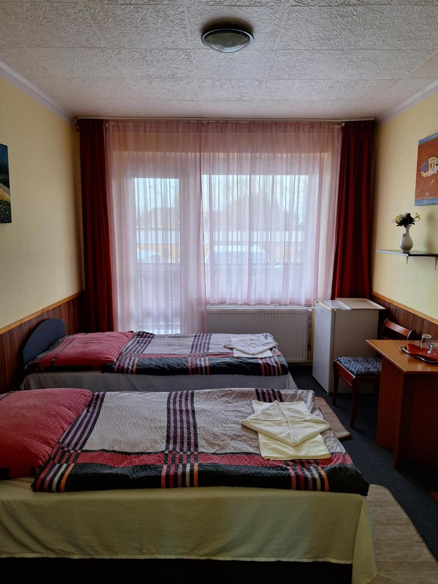 Grill Terasz Etterem Es Szallashely Mezokovesd Exterior photo
