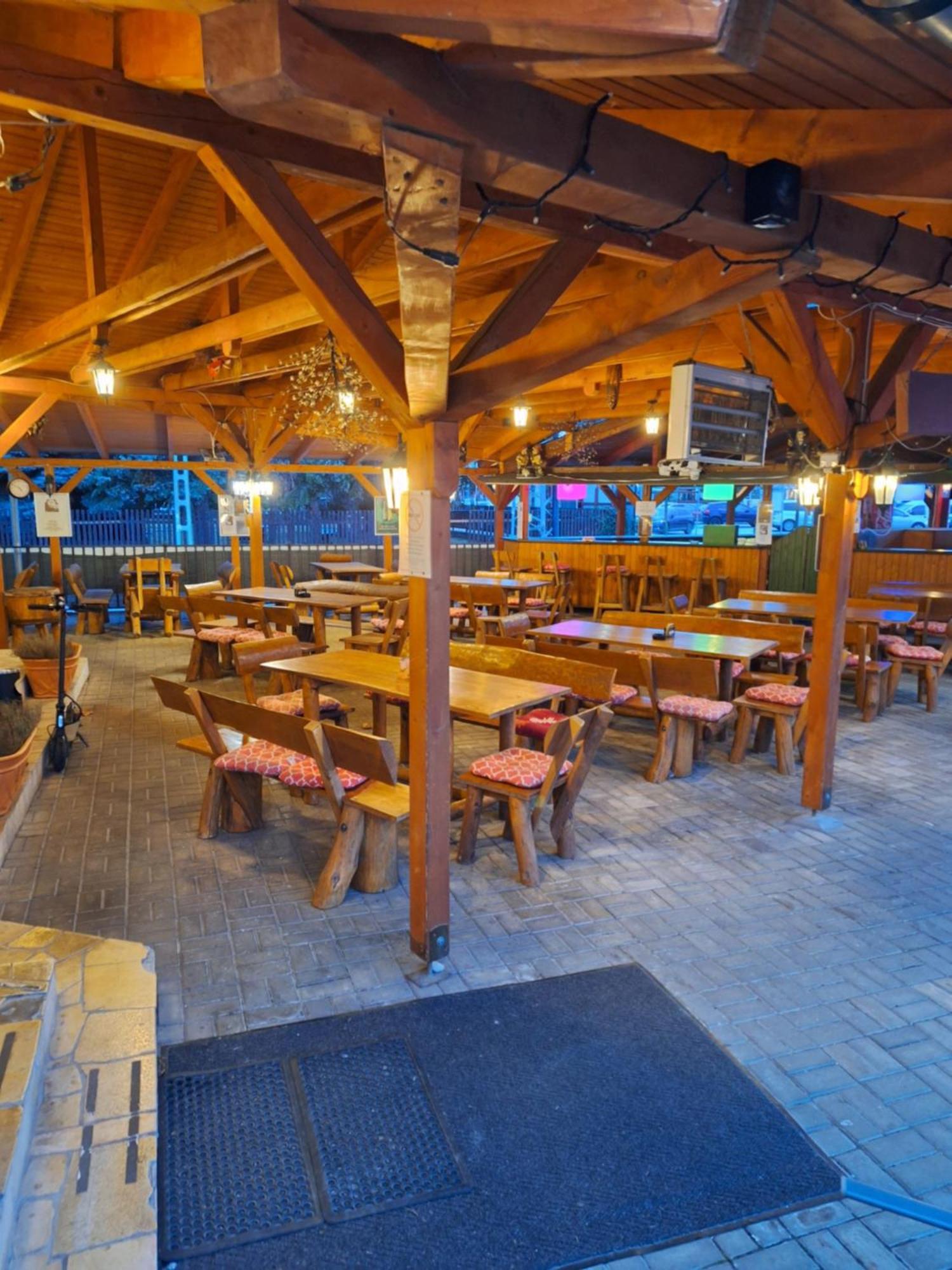 Grill Terasz Etterem Es Szallashely Mezokovesd Exterior photo