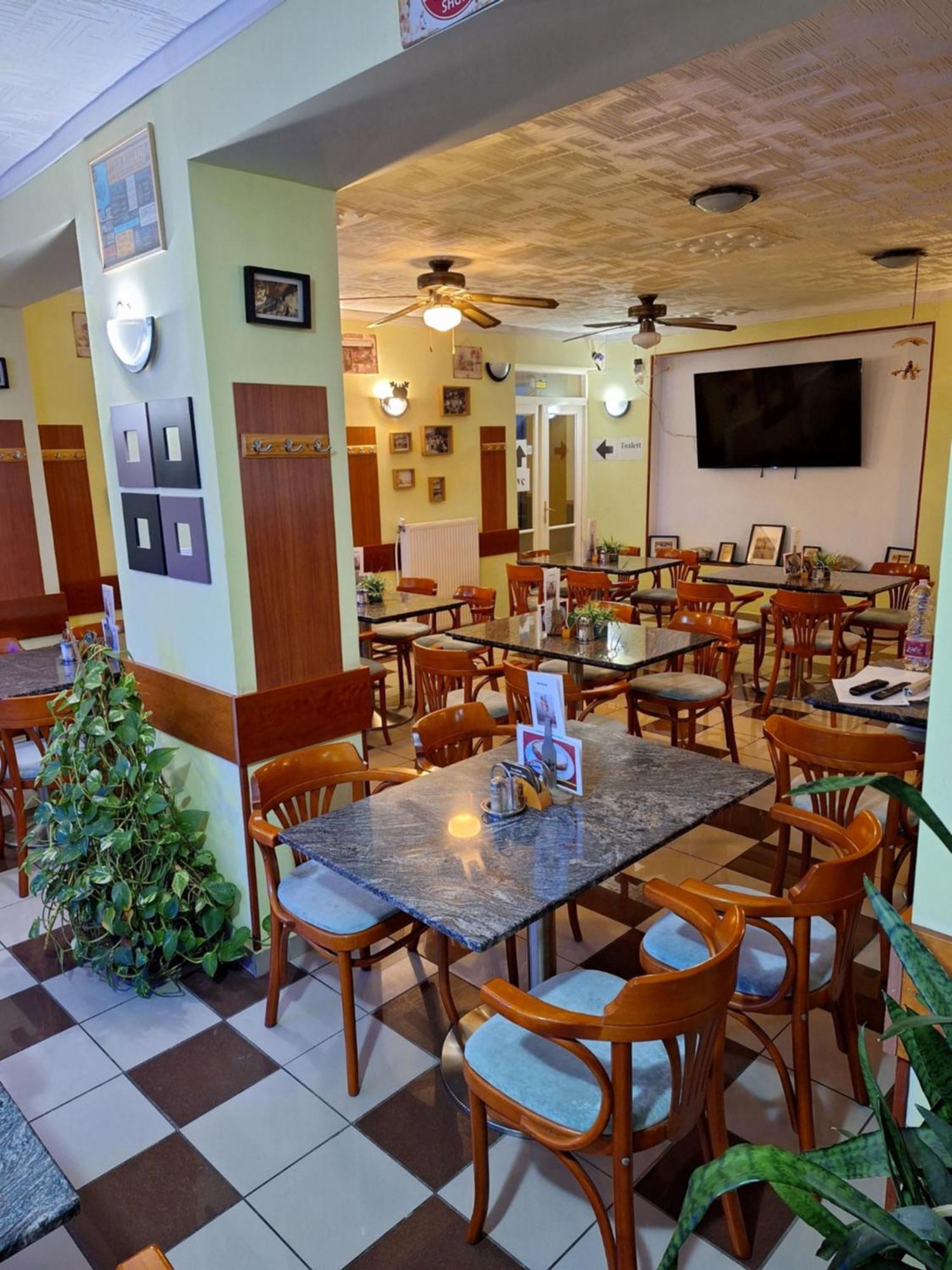 Grill Terasz Etterem Es Szallashely Mezokovesd Exterior photo