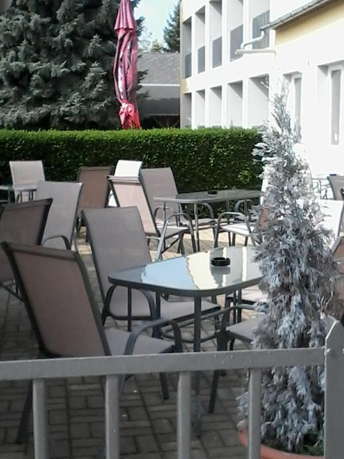 Grill Terasz Etterem Es Szallashely Mezokovesd Exterior photo