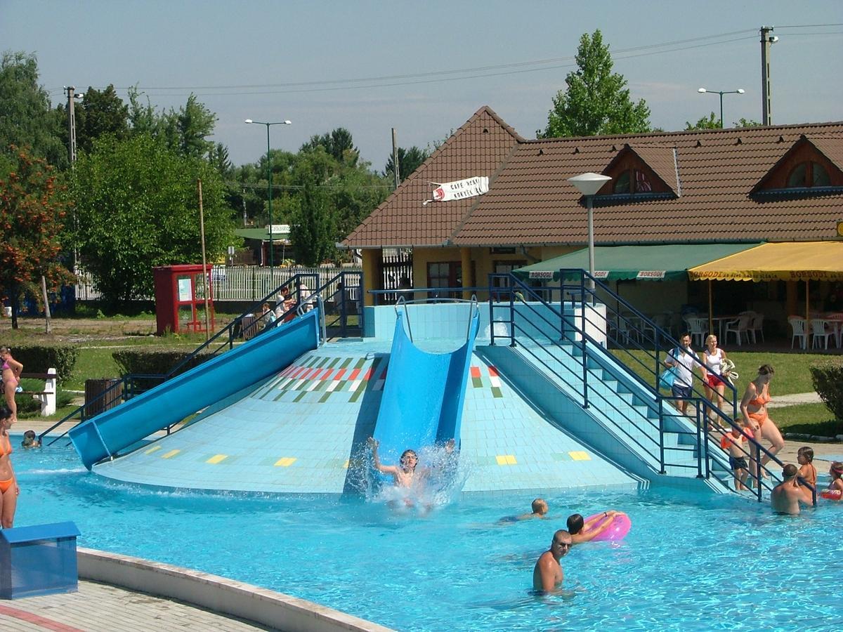 Grill Terasz Etterem Es Szallashely Mezokovesd Exterior photo