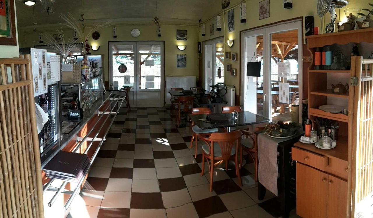 Grill Terasz Etterem Es Szallashely Mezokovesd Exterior photo